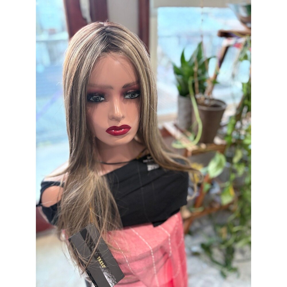 Belle tress “Dolce and Dolce 23-E” wig in color British Milktea New